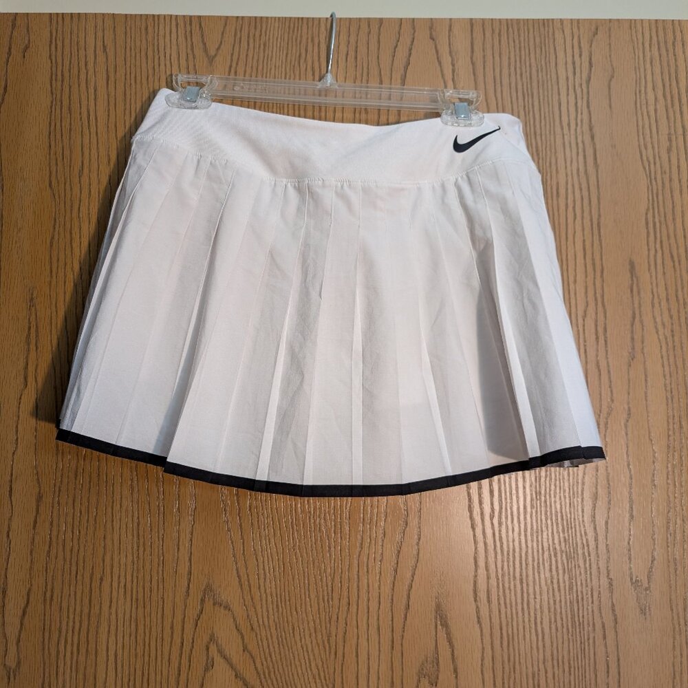 Nike White Pleated Skort Size Medium, Dri-fit